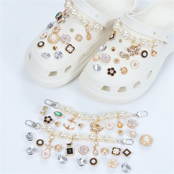 shoe parts accessories luxury suit charm shoe accessories jibz metal diy pearl shoe charms jewelry 16 styles fashion gift for women 230801, White;pink
shoe parts accessories luxury suit charm shoe accessories jibz metal diy pearl shoe charms jewelry 16 styles fashion gift for women 230801, White;pink