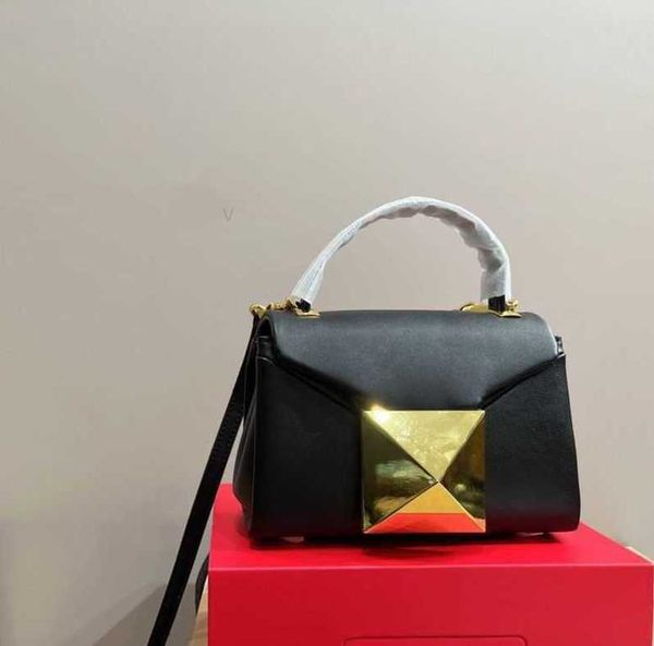 2023 velatninio trend new designer bags fashion korean for bag version for women portable small square bag simple single shoulder bag versat
2023 velatninio trend new designer bags fashion korean for bag version for women portable small square bag simple single shoulder bag versat