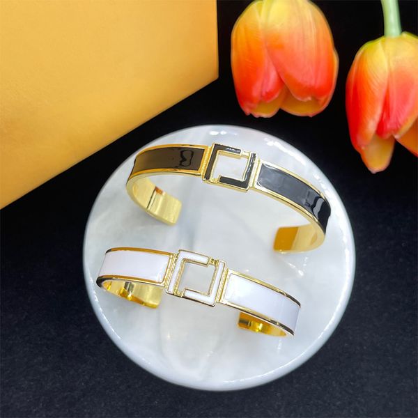 ladies open bracelet 18k gold plated stainless steel simple open bracelet classic square logo hand accessories party jewelry gifts, Golden;silver
ladies open bracelet 18k gold plated stainless steel simple open bracelet classic square logo hand accessories party jewelry gifts, Golden;silver