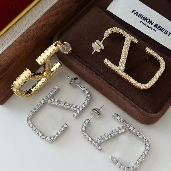 fashion full diamond simple letter stud earrings for ladies big, small and medium size designer v letter earrings wedding jewelry gift, Golden;silver
fashion full diamond simple letter stud earrings for ladies big, small and medium size designer v letter earrings wedding jewelry gift, Golden;silver