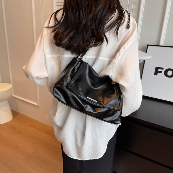Outlet factory ladies' shoulder bags 3 colors clamshell large-capacity leather chain bag street fashion silver handbag soft embossed leather handbags 3073#
Outlet factory ladies' shoulder bags 3 colors clamshell large-capacity leather chain bag street fashion silver handbag soft embossed leather handbags 3073#