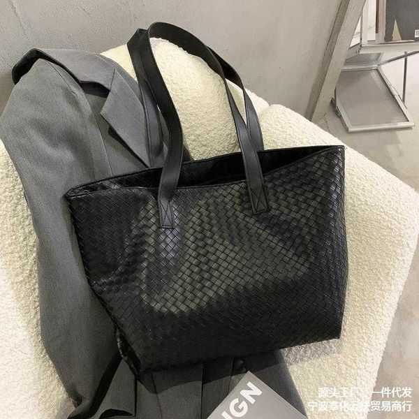 abottegas tote bag vneta jodie mini teen intrecciato designer women's bag woven bag large capacity tote bag versatile one shoulder bag
abottegas tote bag vneta jodie mini teen intrecciato designer women's bag woven bag large capacity tote bag versatile one shoulder bag