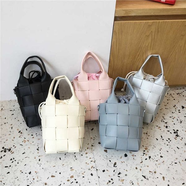 abottegas vneta jodie mini teen intrecciato designer tote design mini portable woven bag one shoulder crossbody small bucket bag
abottegas vneta jodie mini teen intrecciato designer tote design mini portable woven bag one shoulder crossbody small bucket bag
