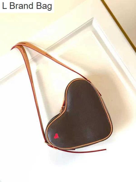 2023 new 10a wallets hh boite chapeau souple womens designer mini bags red heart shape bag coin purse luxurious shoulder cross body small ha, Black
2023 new 10a wallets hh boite chapeau souple womens designer mini bags red heart shape bag coin purse luxurious shoulder cross body small ha, Black