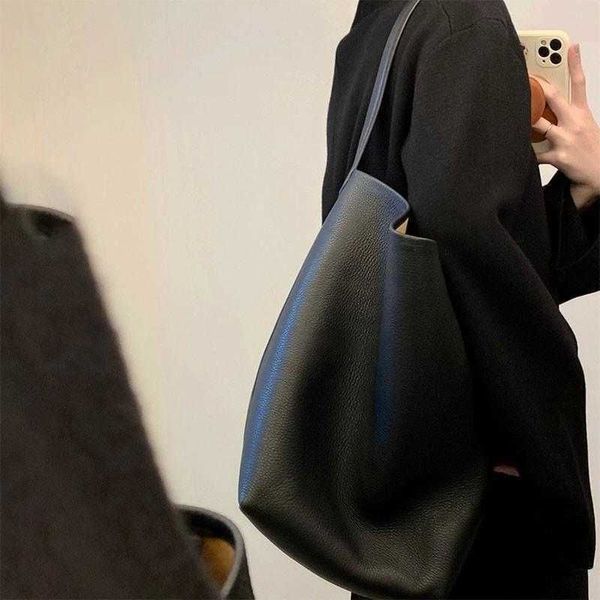 designer bag the bucket bag small big and versatile new tote handbag large capacity single shoulder portable real leather handbag
designer bag the bucket bag small big and versatile new tote handbag large capacity single shoulder portable real leather handbag