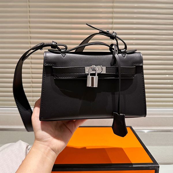 classic crossbody bag women handbags purse genuine leather lock key removable strap inside fashion letters women plain shoulder bags 22cm
classic crossbody bag women handbags purse genuine leather lock key removable strap inside fashion letters women plain shoulder bags 22cm