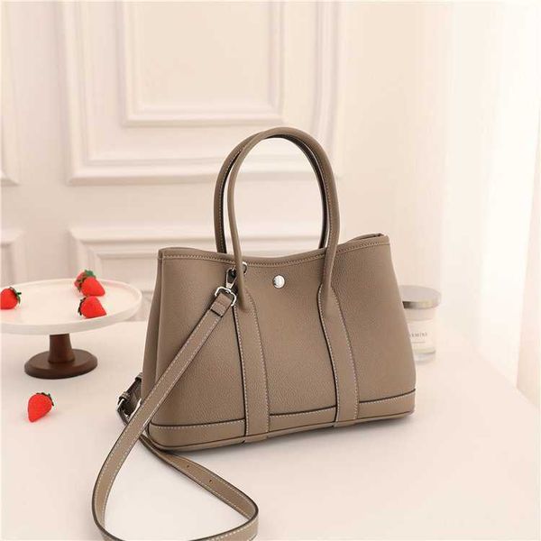 wholesale original party garden home tote bags online shop new fashion womens bag one shoulder crossbody tote versatile portable high capaci
wholesale original party garden home tote bags online shop new fashion womens bag one shoulder crossbody tote versatile portable high capaci