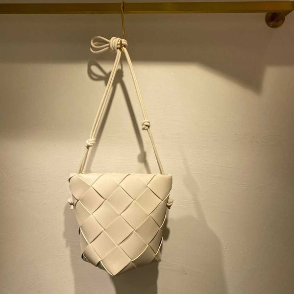 abottegas vneta jodie mini teen intrecciato designer tote woven bucket bag calfskin women's one shoulder oblique span large capacity ba
abottegas vneta jodie mini teen intrecciato designer tote woven bucket bag calfskin women's one shoulder oblique span large capacity ba