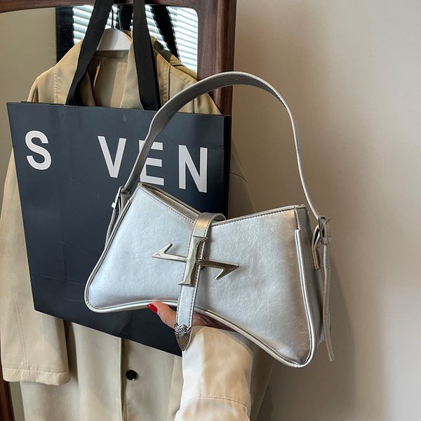 wholesale ladies shoulder bag 4 colors niche design silver handbag personalized silver buckle handbags simple solid color leather mobile pho, Black;red
wholesale ladies shoulder bag 4 colors niche design silver handbag personalized silver buckle handbags simple solid color leather mobile pho, Black;red