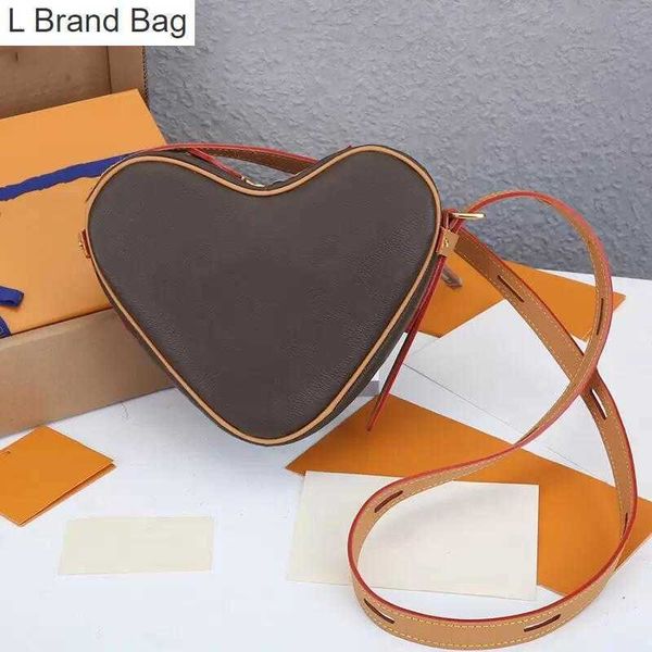 2023 new 10a wallets hh boite chapeau souple womens designer mini bags red heart shape bag coin purse luxurious shoulder cross body small ha, Black
2023 new 10a wallets hh boite chapeau souple womens designer mini bags red heart shape bag coin purse luxurious shoulder cross body small ha, Black