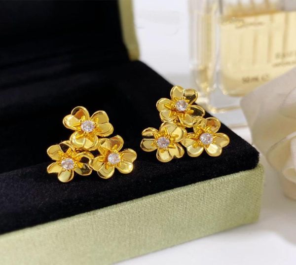 luxury stud earrings designer love earring jewelry gift party clover screw wedding van couple fashion carti very good 0657353824, Golden;silver
luxury stud earrings designer love earring jewelry gift party clover screw wedding van couple fashion carti very good 0657353824, Golden;silver