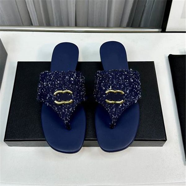 fashion beach shoes 2023 channel summer men's and women's cartoon shoes alphabet logo casual slippers 010-001
fashion beach shoes 2023 channel summer men's and women's cartoon shoes alphabet logo casual slippers 010-001