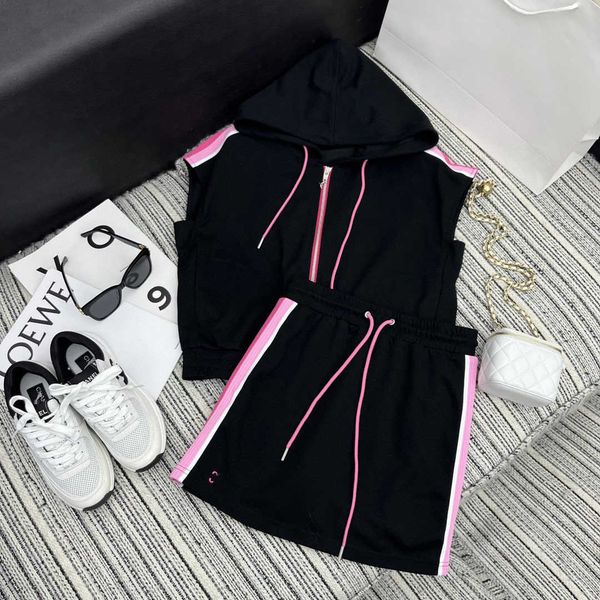 summer new south oil contrast ribbon edge triumphal arch printed sleeveless vest hoodie with half skirt set, White
summer new south oil contrast ribbon edge triumphal arch printed sleeveless vest hoodie with half skirt set, White