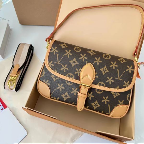 m45985 m46386 diane cross body satchel bag strap luxurys designer shoulder bag fashion cosmetic womens wallet hand bags men leather weekend
m45985 m46386 diane cross body satchel bag strap luxurys designer shoulder bag fashion cosmetic womens wallet hand bags men leather weekend