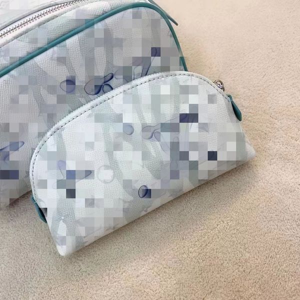 the latest exquisite fashion makeup bag high appearance level light luxury toiletry storage bag large capacity storage bag
the latest exquisite fashion makeup bag high appearance level light luxury toiletry storage bag large capacity storage bag