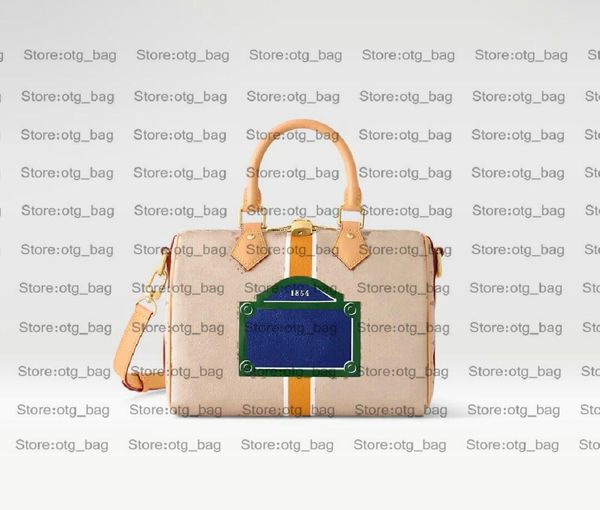 womens fall-winter 2023 show speedy bandouliere 25 cross body women designer vintage otg bags monograms luxurys handbag two handles with a l
womens fall-winter 2023 show speedy bandouliere 25 cross body women designer vintage otg bags monograms luxurys handbag two handles with a l