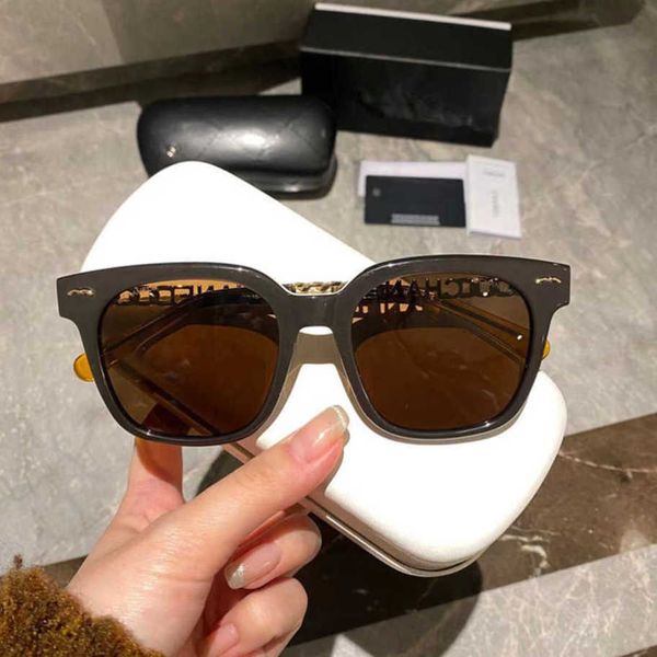2023 luxury designer sunglasses new same style frame with large round face small letter legs uv resistant sunglasses, White;black
2023 luxury designer sunglasses new same style frame with large round face small letter legs uv resistant sunglasses, White;black