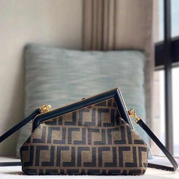 10a designer bags shoulder bag 26cm canvas crossbody bag lady handbag purse with box f001
10a designer bags shoulder bag 26cm canvas crossbody bag lady handbag purse with box f001