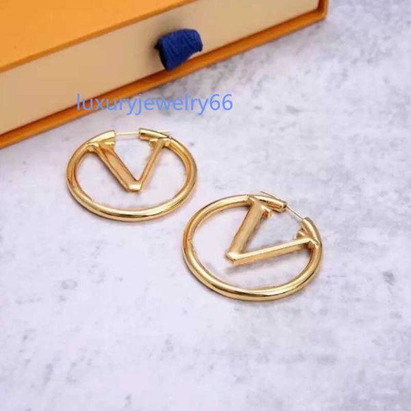 2023 v luxury earrings big gold hoop earrings 18k gold plated without diamonds stud earring classic accessories designer jewelry big circle, Golden;silver
2023 v luxury earrings big gold hoop earrings 18k gold plated without diamonds stud earring classic accessories designer jewelry big circle, Golden;silver