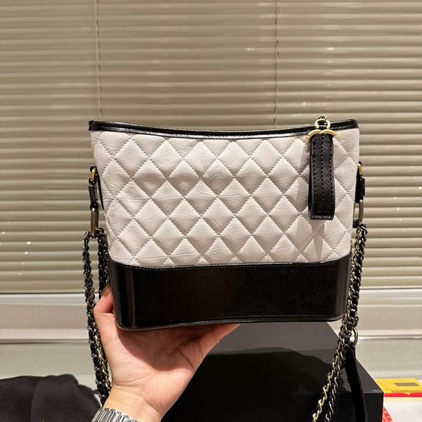 24cm classic portable women underarm wandering bag leather quilted black and white luxury crossbody designer bag retro handbag card holder f
24cm classic portable women underarm wandering bag leather quilted black and white luxury crossbody designer bag retro handbag card holder f