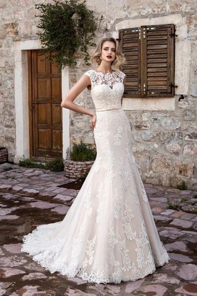 whtie lace mermaid wedding dresses beaded ivory lace applique sequins crystal lace up wed dress bridal gowns plus size sweep train formal br, White
whtie lace mermaid wedding dresses beaded ivory lace applique sequins crystal lace up wed dress bridal gowns plus size sweep train formal br, White