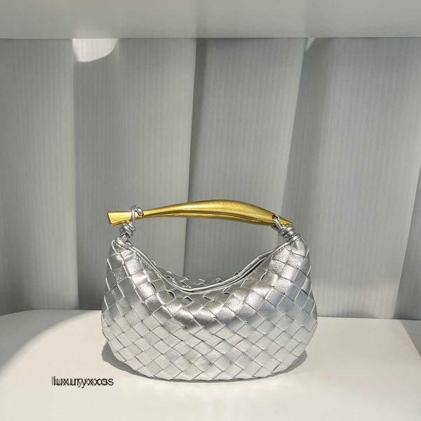 2023 bottegac venetaz leather designer bags sardine sardines same bag sheepskin moon half shark soft woven high capacity metal handle handhe
2023 bottegac venetaz leather designer bags sardine sardines same bag sheepskin moon half shark soft woven high capacity metal handle handhe