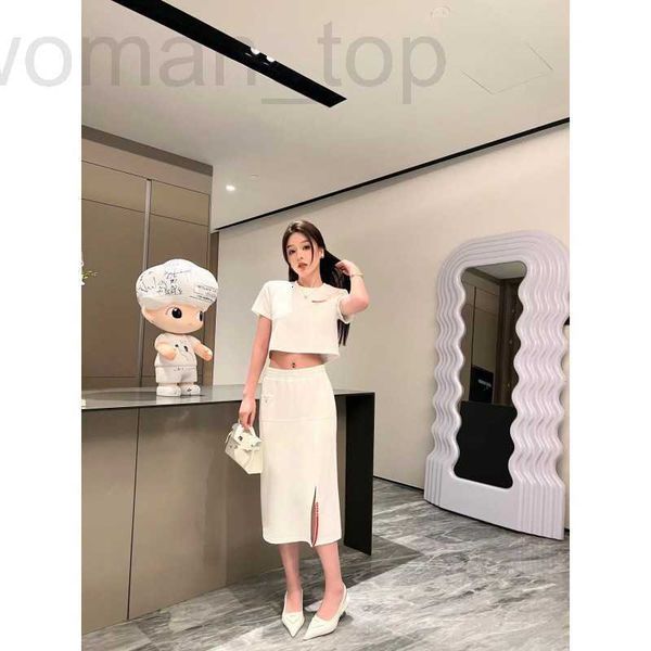 women's two piece pants designer p family 23 spring/summer new classic red label short t-shirt+elastic waist split half skirt versatile, White
women's two piece pants designer p family 23 spring/summer new classic red label short t-shirt+elastic waist split half skirt versatile, White