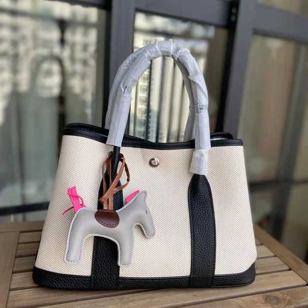 wholesale original party garden home tote bags online shop fashion garden bag 2023 korean portable leather womens one shoulder high sense di
wholesale original party garden home tote bags online shop fashion garden bag 2023 korean portable leather womens one shoulder high sense di