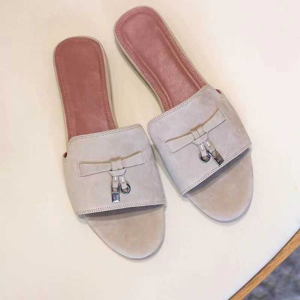 loro * piana pendant french sandals and slippers worn on the outside with a straight line lazy man full leather muller half drag matte leath, Black
loro * piana pendant french sandals and slippers worn on the outside with a straight line lazy man full leather muller half drag matte leath, Black