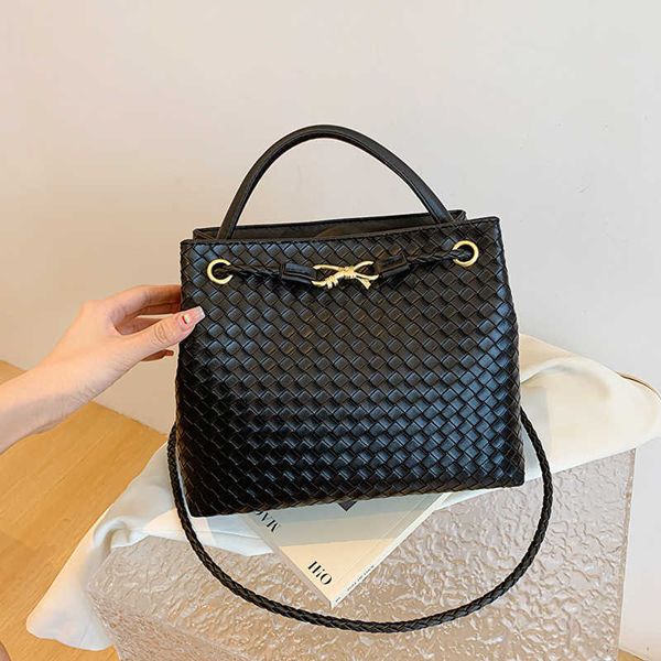 abottegas tote bag vneta jodie mini teen intrecciato designer fashion woven bag versatile linggetote bag casual large capacity one shoulder
abottegas tote bag vneta jodie mini teen intrecciato designer fashion woven bag versatile linggetote bag casual large capacity one shoulder