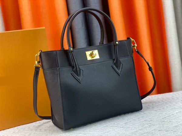 quallity designer luxury handbags purse on my side bags elegant stitching fine grain calf shoulder strap handbag large capacit250s
quallity designer luxury handbags purse on my side bags elegant stitching fine grain calf shoulder strap handbag large capacit250s