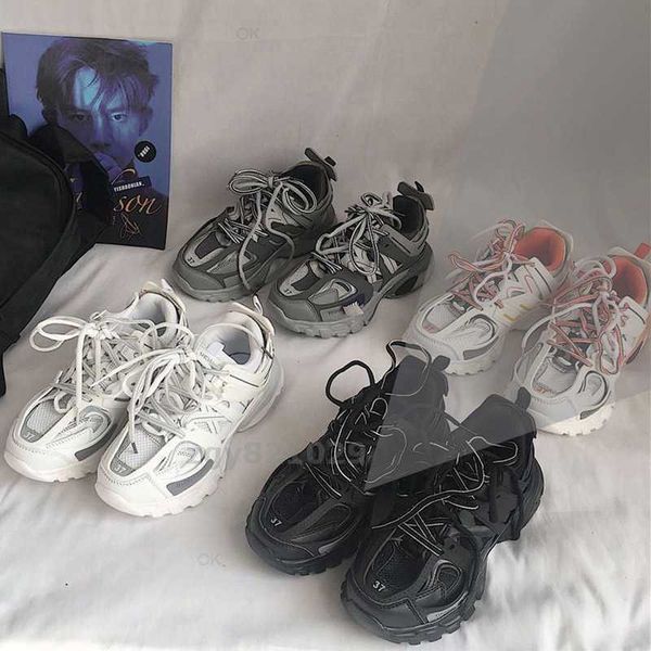 designer luxury womens mens casual shoe track 3.0 led sneaker lighted gomma leather trainer nylon printed platform sneakers men light traine
designer luxury womens mens casual shoe track 3.0 led sneaker lighted gomma leather trainer nylon printed platform sneakers men light traine