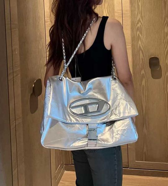 2023 new premium dingdang bag underarm bag chain tote bag large capacity casual trend big bag female wanderer
2023 new premium dingdang bag underarm bag chain tote bag large capacity casual trend big bag female wanderer