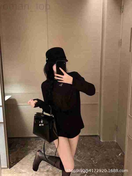 women's t-shirt designer p family 23 summer new classic metal hand sewn triangle sunscreen long sleeve t-shirt with socks set to reduce, White
women's t-shirt designer p family 23 summer new classic metal hand sewn triangle sunscreen long sleeve t-shirt with socks set to reduce, White