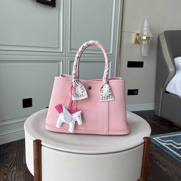 wholesale original party garden home tote bags online shop chicken yellow leisure versatile mini genuine leather one shoulder crossbody hand
wholesale original party garden home tote bags online shop chicken yellow leisure versatile mini genuine leather one shoulder crossbody hand