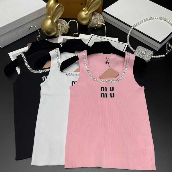 mr2023 summer new fashion versatile letter jacquard collar edge bright crystal decoration slim fit knitted tank for women, White
mr2023 summer new fashion versatile letter jacquard collar edge bright crystal decoration slim fit knitted tank for women, White