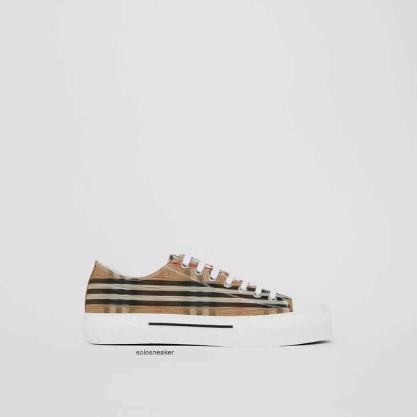 couples luxury designer shoes low vintage plaid canvas sneakers stripes men women outdoor platform casual shoe burberies burbreries trainers
couples luxury designer shoes low vintage plaid canvas sneakers stripes men women outdoor platform casual shoe burberies burbreries trainers