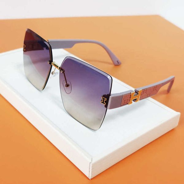 2023 luxury designer sunglasses 23 new frameless trimmed color gradient advanced female driving fashion trend tiktok net red sunglasses, White;black
2023 luxury designer sunglasses 23 new frameless trimmed color gradient advanced female driving fashion trend tiktok net red sunglasses, White;black
