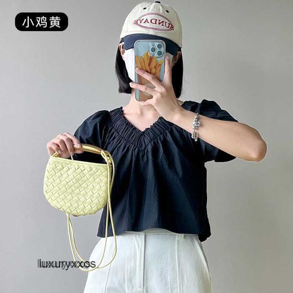 crowd bottegac venetaz same sardines real designer bags sardine small mini bag cowhide woven metal half moon single shoulder cross body hand
crowd bottegac venetaz same sardines real designer bags sardine small mini bag cowhide woven metal half moon single shoulder cross body hand