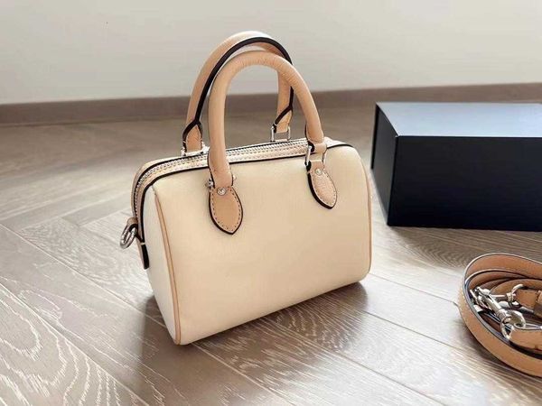5a trendy womens evenging bag designer pillow armpit handbag shoulder crossbody chain bags ladies versatile totes girls backpack schoolbag
5a trendy womens evenging bag designer pillow armpit handbag shoulder crossbody chain bags ladies versatile totes girls backpack schoolbag