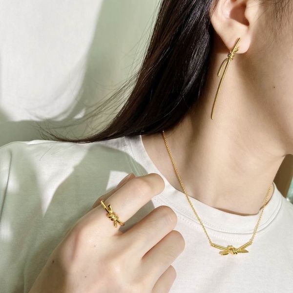 2023 lovely cute pendant necklaces long gold thin stainless steel chain twist strip design women necklace earrings ring suit with dust bag a, Black
2023 lovely cute pendant necklaces long gold thin stainless steel chain twist strip design women necklace earrings ring suit with dust bag a, Black
