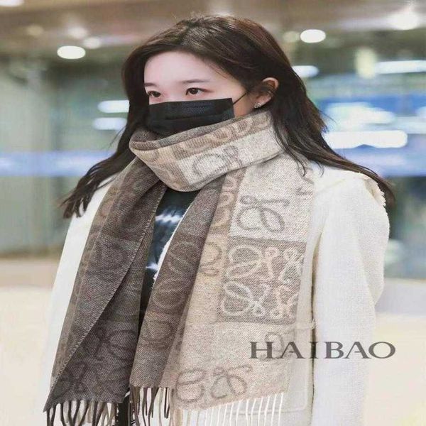 classic designer cashmere warm scarf autumn and winter new women's imitation cashmere dual color colored live broadcast universal scarf, Blue;gray
classic designer cashmere warm scarf autumn and winter new women's imitation cashmere dual color colored live broadcast universal scarf, Blue;gray