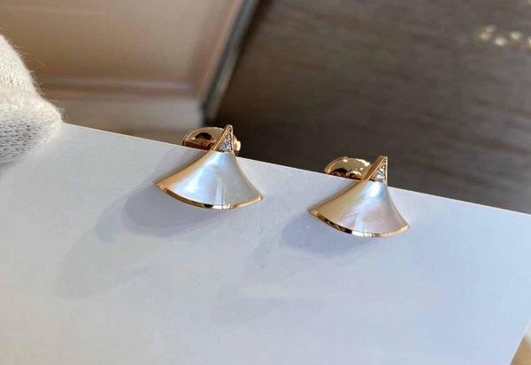 v gold material stud earring with fan shape shell and diamond in white color women party engagement jewelry ps37306701663, Golden;silver
v gold material stud earring with fan shape shell and diamond in white color women party engagement jewelry ps37306701663, Golden;silver