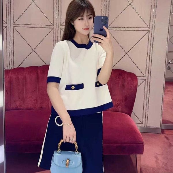 high-end knitted round neck with black and white contrasting color for slimming and loose fitting non picky knit suit skirt, White;black
high-end knitted round neck with black and white contrasting color for slimming and loose fitting non picky knit suit skirt, White;black