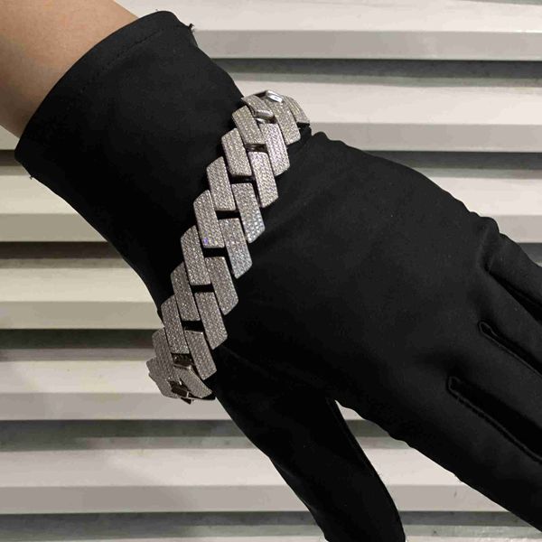 hip hop ice out s925 silver 20mm width 4 row moissanite men's cuban chain bracelet
hip hop ice out s925 silver 20mm width 4 row moissanite men's cuban chain bracelet