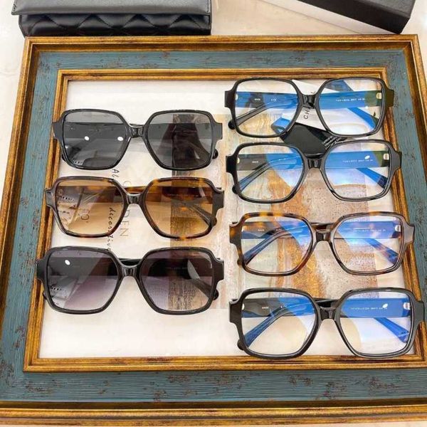2023 luxury designer sunglasses 22a new fragrance box love 71470 women tiktok net red same small face showing sunglasses plain mirror, White;black
2023 luxury designer sunglasses 22a new fragrance box love 71470 women tiktok net red same small face showing sunglasses plain mirror, White;black