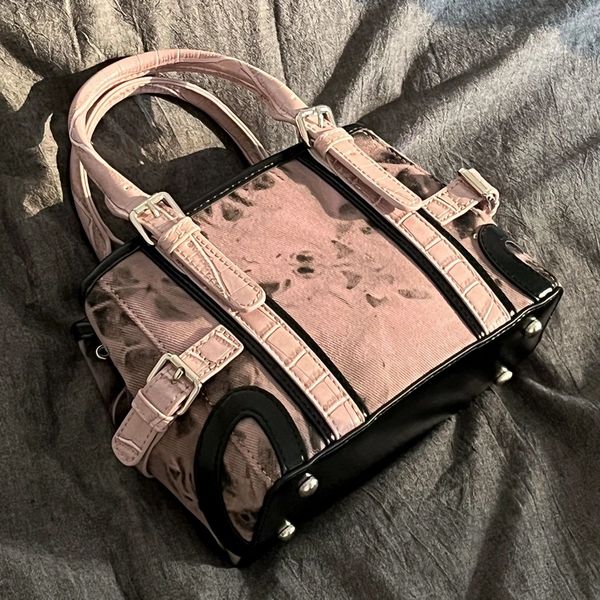 evening bags fashion retro handbag spring/summer pu pink black design large capacity phone bag sweet cool small square bag 230803
evening bags fashion retro handbag spring/summer pu pink black design large capacity phone bag sweet cool small square bag 230803
