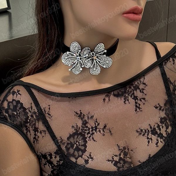 elegant big shiny rhinestone flower choker necklace for women trendy wedding wide flannelette collar on the neck fashion jewelry, Golden;silver
elegant big shiny rhinestone flower choker necklace for women trendy wedding wide flannelette collar on the neck fashion jewelry, Golden;silver