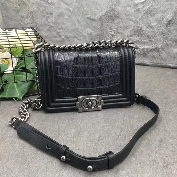 new 2023, retro, vintage, crocodile skin, croc cross-body bag, lady's elegant bag
new 2023, retro, vintage, crocodile skin, croc cross-body bag, lady's elegant bag