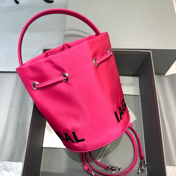 new fashion mini bucket bag luxury drawstring bag designer crossbody shoulder bags handbag women's fashion nylon handbags high quaity w
new fashion mini bucket bag luxury drawstring bag designer crossbody shoulder bags handbag women's fashion nylon handbags high quaity w